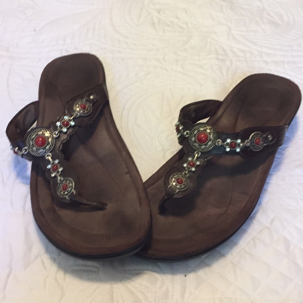 Minnetonka Boca brown thong sandals Size 9